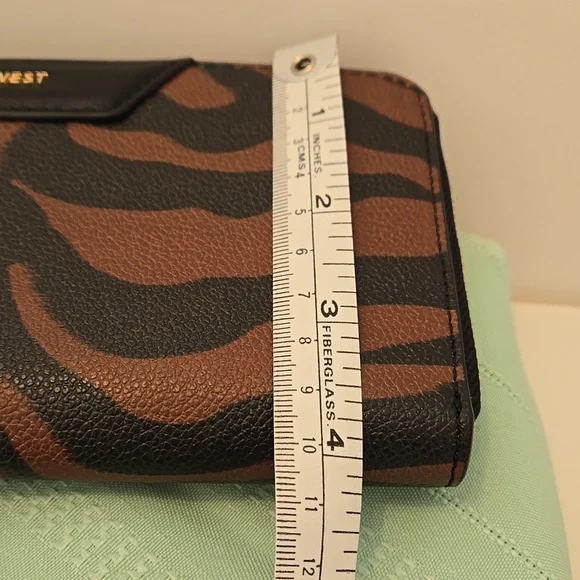 WOMEN'S NINE WEST ZIP AROUND FAUX LEATHER WALLET NWT - Picture 8 of 9